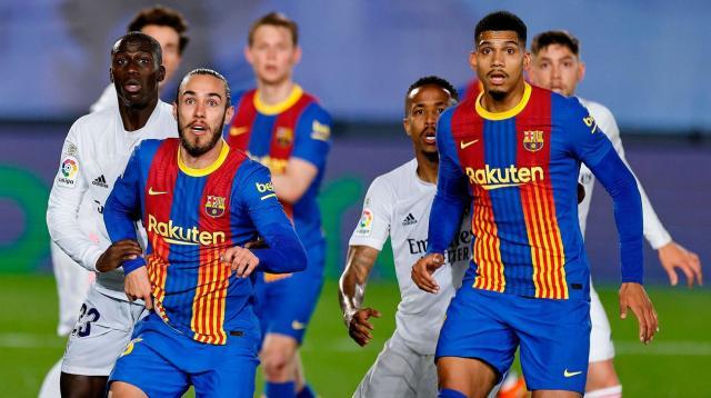 足球比分-梁宏业：巴萨遇强不强，是球员问题还是教练问题？