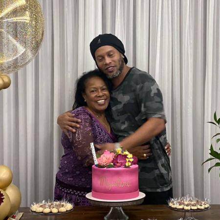 篮球比分-去年12月住院 罗纳尔迪尼奥71岁母亲因新冠去世