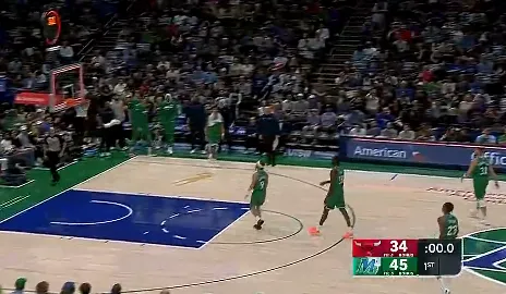 篮球预测-独行侠首节狂轰45分，领先公牛11分进入第二节比赛