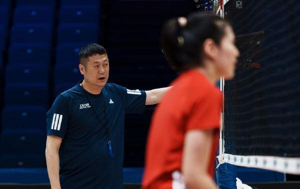 篮球比分-历史首败捷克，女排教练赵勇：年轻选手欠缺大赛硬仗历练